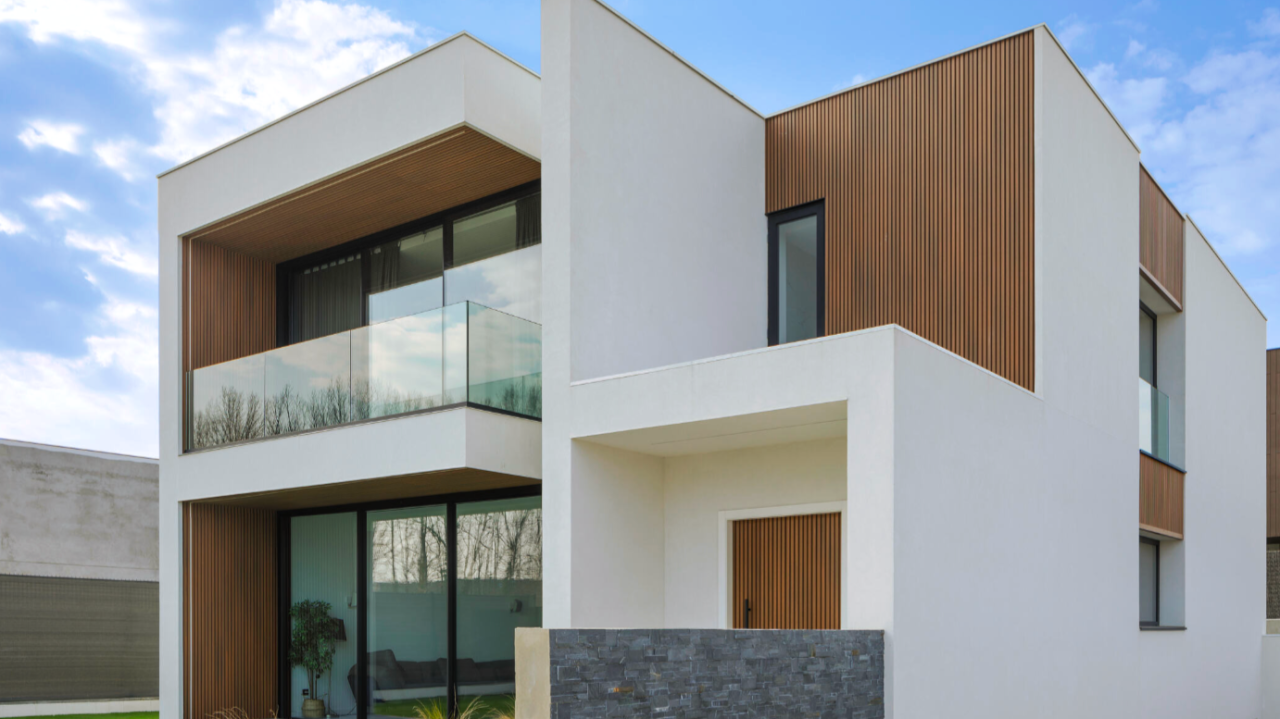 Réalisation d&rsquo;une Villa Moderne en Espagne : Un Projet Innovant avec le Bardage WEO® de Fiberdeck®