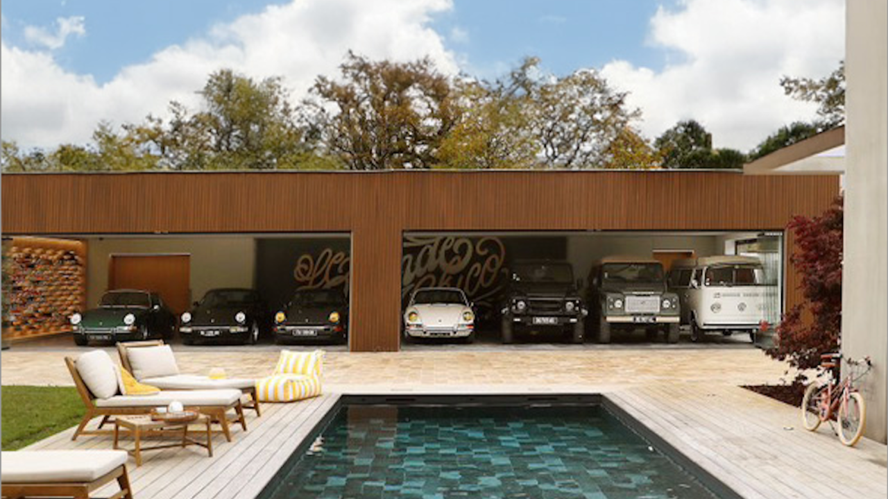 An architect’s villa: the successful combination of raw concrete and composite wood